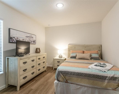 43 Freeland - Photo Thumbnail 18