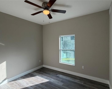11234 4th Avenue - Photo Thumbnail 3