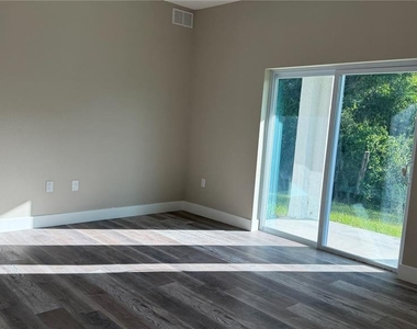 11234 4th Avenue - Photo Thumbnail 2