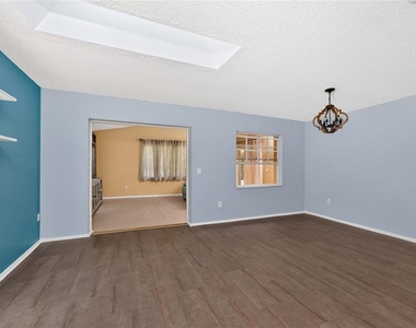 18407 Avon Avenue - Photo Thumbnail 15