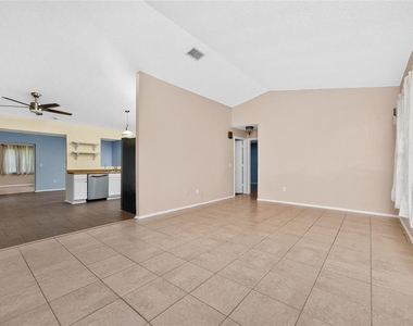 18407 Avon Avenue - Photo Thumbnail 4