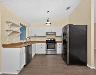 18407 Avon Avenue - Photo Thumbnail 10