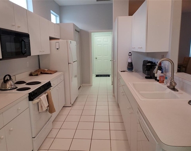 1141 Southlake Court - Photo Thumbnail 7