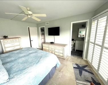 1250 N Portofino Drive - Photo Thumbnail 11