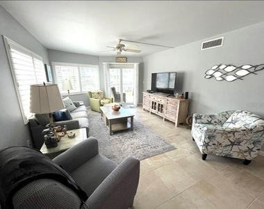 1250 N Portofino Drive - Photo Thumbnail 4