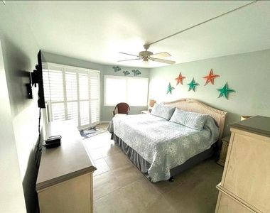 1250 N Portofino Drive - Photo Thumbnail 10