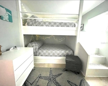 1250 N Portofino Drive - Photo Thumbnail 15