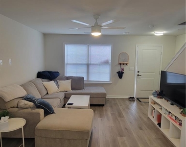 330 E Frankford Street - Photo Thumbnail 9