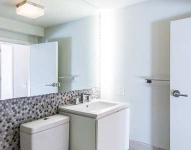 100 Dupont St - Photo Thumbnail 2