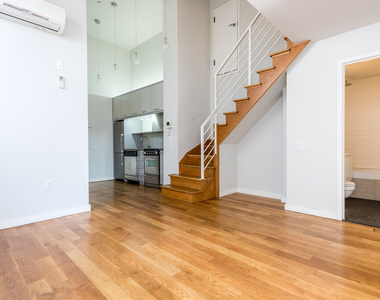 100 Dupont St - Photo Thumbnail 19
