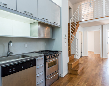 100 Dupont St - Photo Thumbnail 11