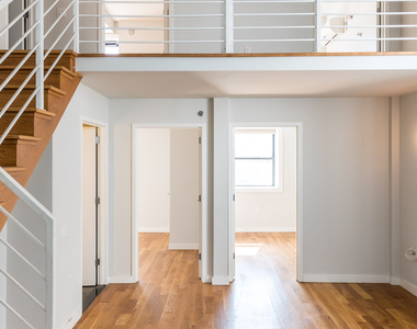 100 Dupont St - Photo Thumbnail 13