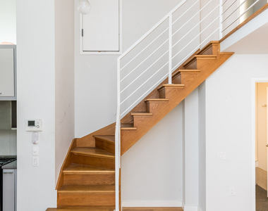 100 Dupont St - Photo Thumbnail 3