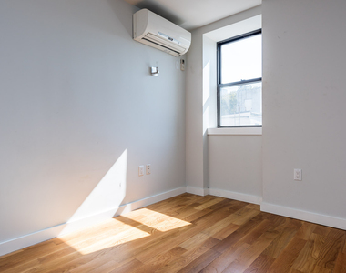 100 Dupont St - Photo Thumbnail 15