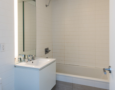 100 Dupont St - Photo Thumbnail 18