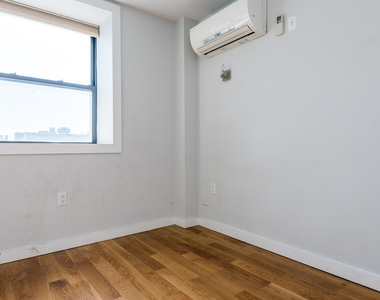 100 Dupont St - Photo Thumbnail 17