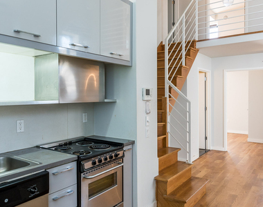 100 Dupont St - Photo Thumbnail 9