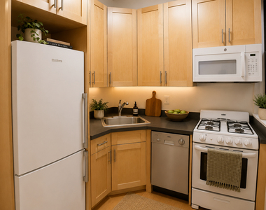 East 82nd Street - Photo Thumbnail 2