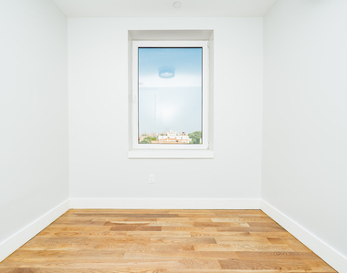 916 Bergen St - Photo Thumbnail 9