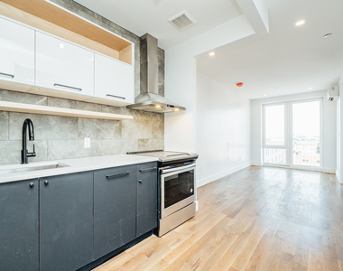 916 Bergen St - Photo Thumbnail 16