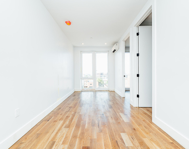 916 Bergen St - Photo Thumbnail 2