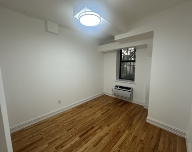 440 East 78th Street - Photo Thumbnail 5
