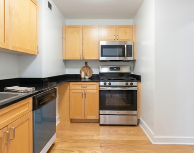 323 West 96th Street - Photo Thumbnail 3
