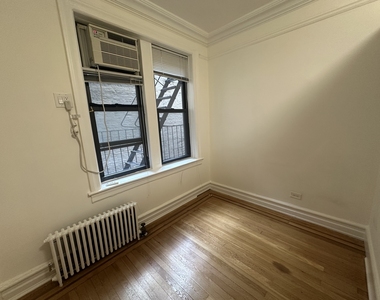 214 East 51st Street - Photo Thumbnail 3