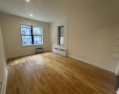 225 East 10th Street - Photo Thumbnail 2