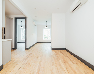921 Gates Ave - Photo Thumbnail 6