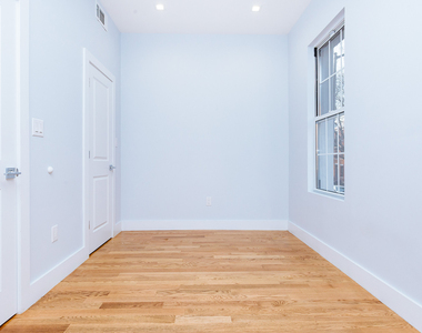 128 India St - Photo Thumbnail 10