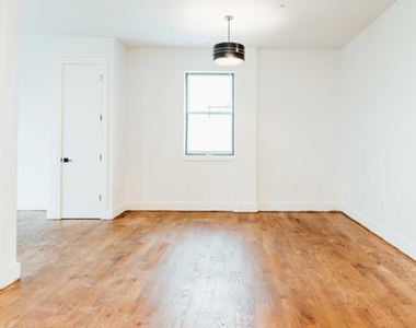 67 Stanhope St - Photo Thumbnail 4