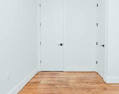 67 Stanhope St - Photo Thumbnail 14