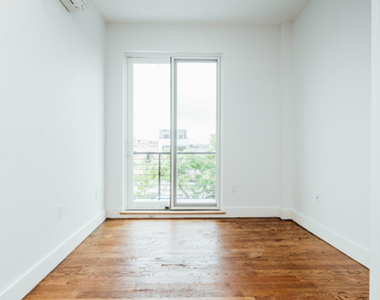 67 Stanhope St - Photo Thumbnail 7