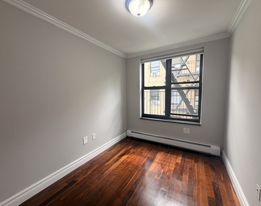 124 Ridge Street - Photo Thumbnail 5