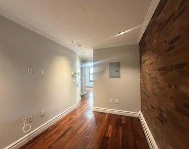 124 Ridge Street - Photo Thumbnail 2