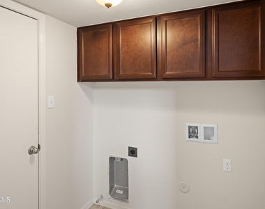 14432 Russell Borea Avenue - Photo Thumbnail 8