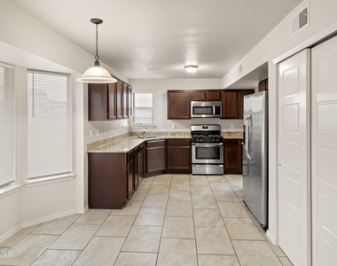 14432 Russell Borea Avenue - Photo Thumbnail 6
