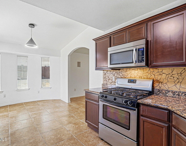 14214 Silver Point Avenue - Photo Thumbnail 9