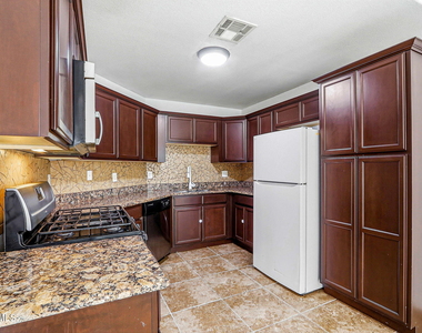 14214 Silver Point Avenue - Photo Thumbnail 8