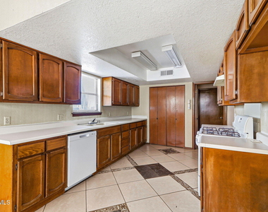 744 Cresta Mira Drive - Photo Thumbnail 14