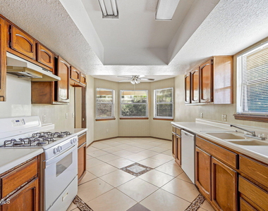 744 Cresta Mira Drive - Photo Thumbnail 10
