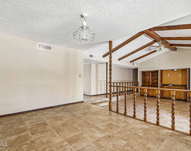 744 Cresta Mira Drive - Photo Thumbnail 8