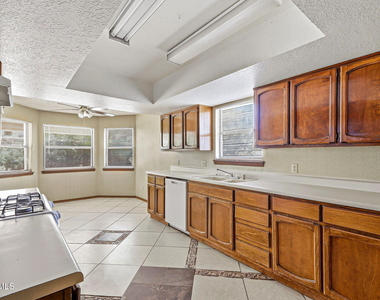 744 Cresta Mira Drive - Photo Thumbnail 9
