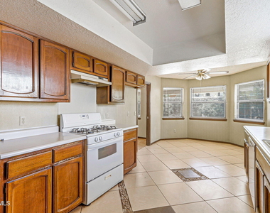 744 Cresta Mira Drive - Photo Thumbnail 11