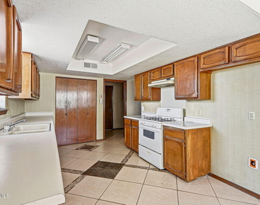 744 Cresta Mira Drive - Photo Thumbnail 12