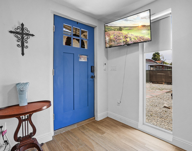 2718 Silver Avenue - Photo Thumbnail 3