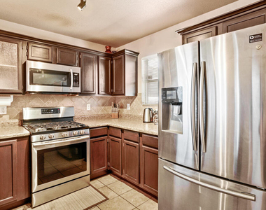 5905 Redstone Mesa Court - Photo Thumbnail 10