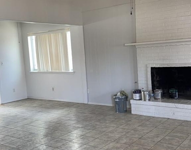 4821 Tumbleweed Avenue - Photo Thumbnail 2