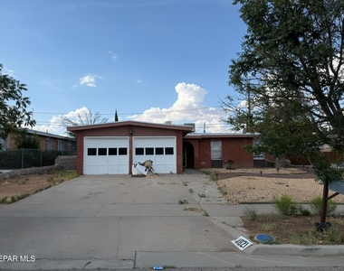 4821 Tumbleweed Avenue - Photo Thumbnail 12